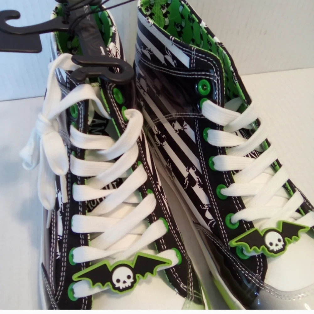 BEETLE JUICE NEW SIZE 11 UNISEX Sqtylish Black and Green High-Top Sneakers